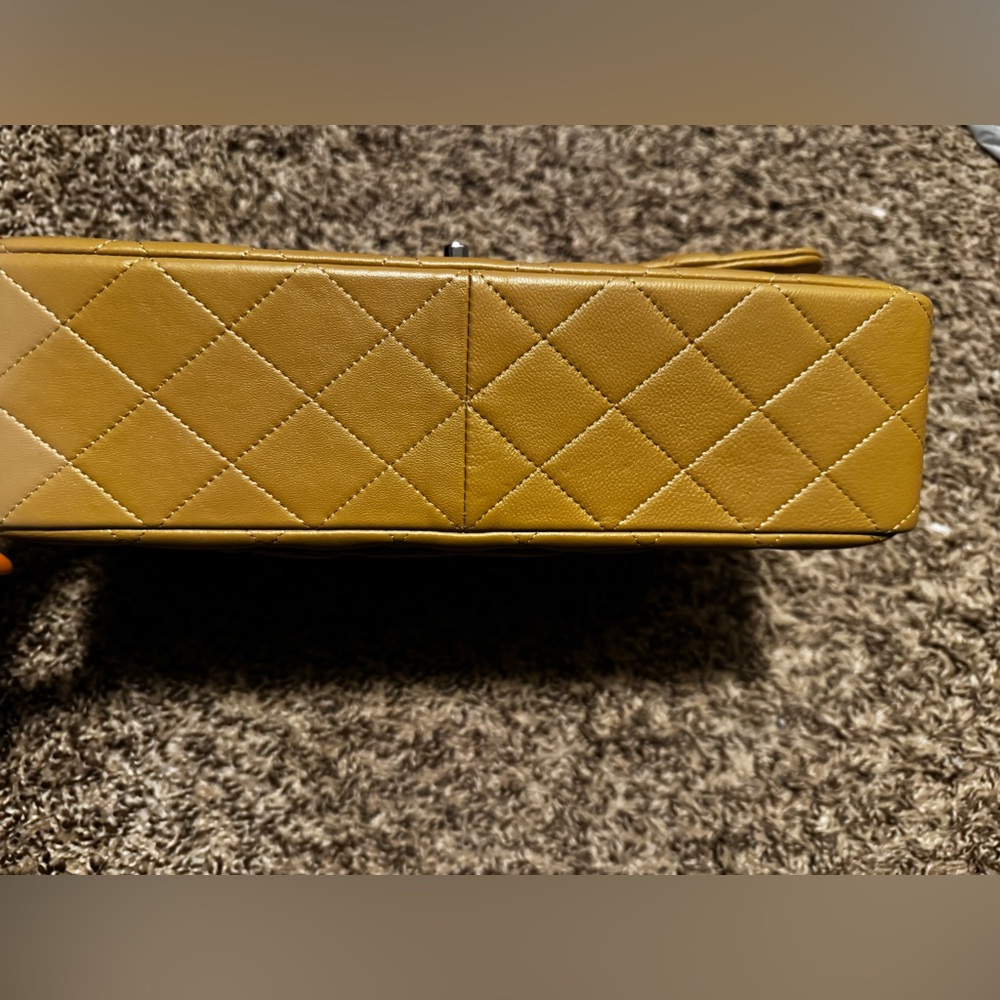Chic Tan Quilted Leather Shoulder Bag - Picture 3 of 11